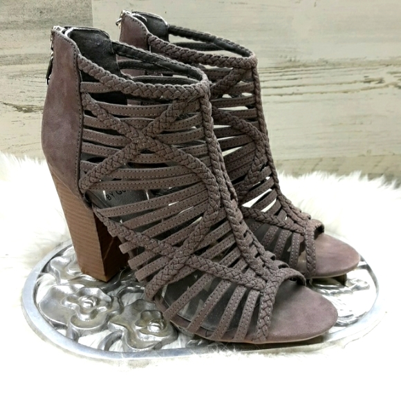 EUC GUESS HEELED SANDALS - Picture 8 of 9